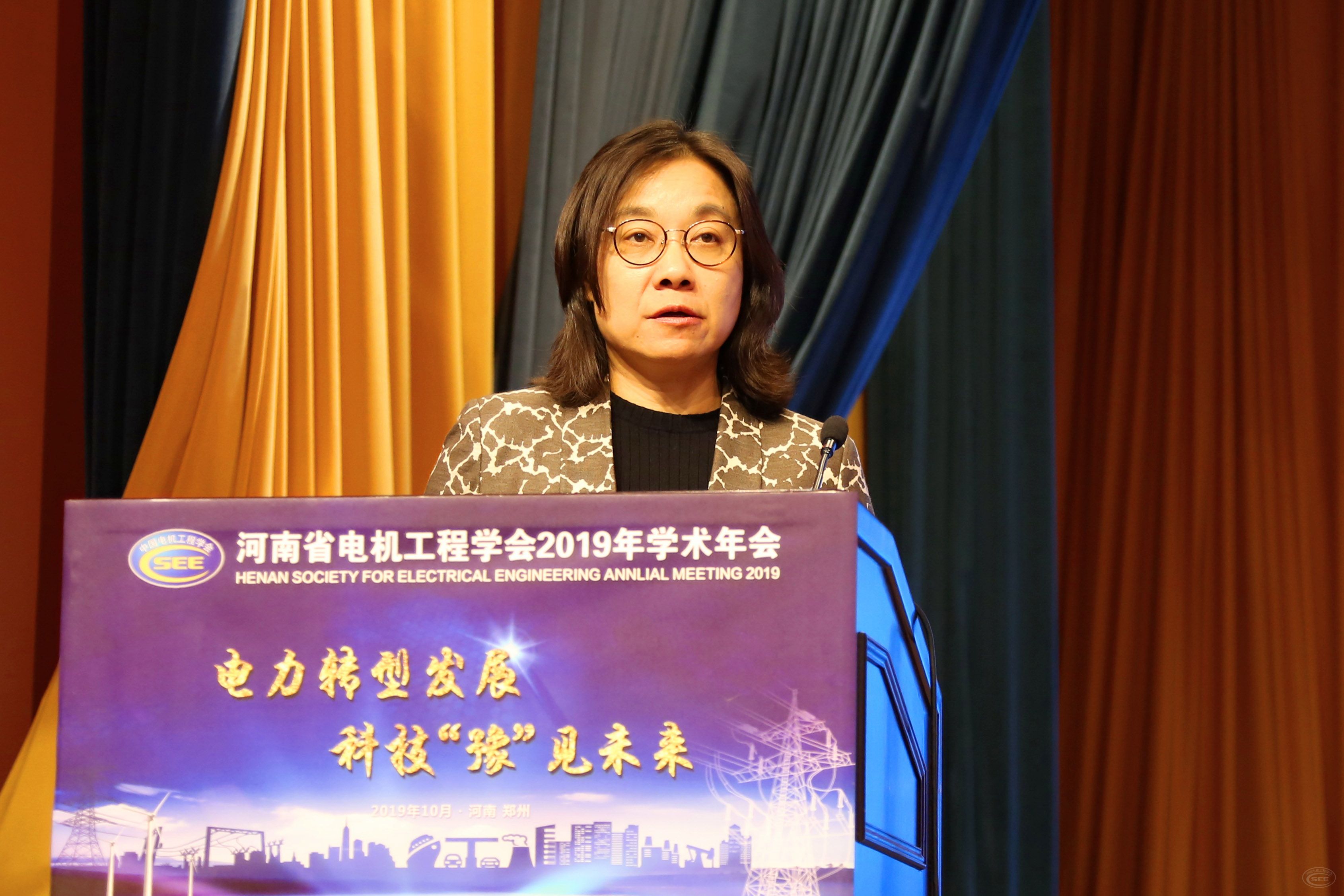 国际河南分公司副总经理郄彦明致辞,学会常务副秘书长孙志敏主持会议